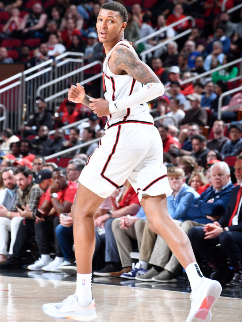 乐鱼-包含清晨体能课后,皇家马德里门线救险备战NBA常规赛,压力陡增,年轻球员得到机会的词条